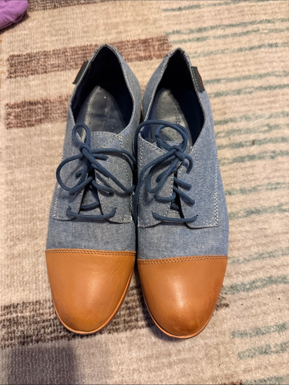 G.H. Bass & Co. Blue Denim and Tan Cap-Toe Lace-Up Evelyn style oxfords size 8